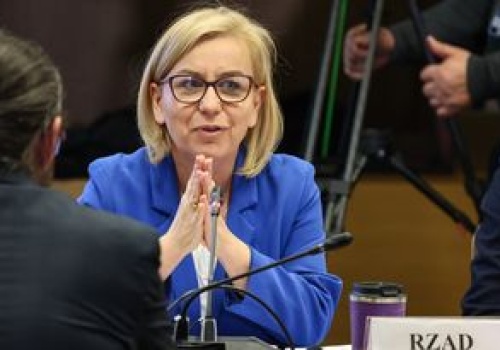 Wotum nieufności dla Pauliny Hennig-Kloski. Jest decyzja komisji