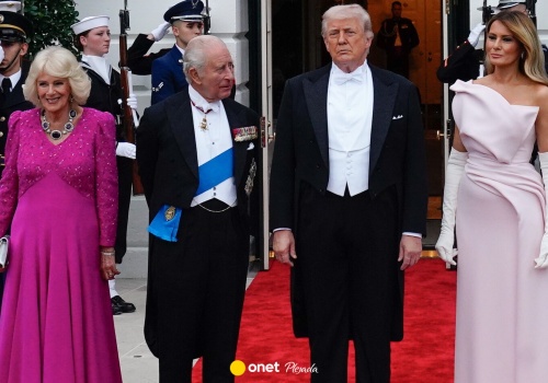 Król Karol III i królowa Kamila na uroczystej kolacji w Białym Domu. Zadali szyku