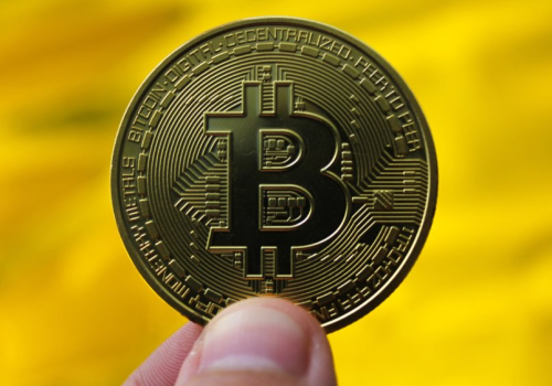 Co to jest bitcoin? Tłumaczymy, jak działają kryptowaluty i jak bezpiecznie je przechowywać