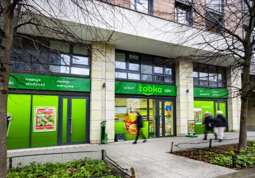 Wyniki Żabki za I kw. 2026: 7,4 mld zł sprzedaży i 435 nowych sklepów