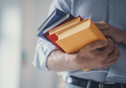 Specjalista ds. BHP – zawód z dużą odpowiedzialnością. Jakie wymagania stawia współczesny rynek pracy?