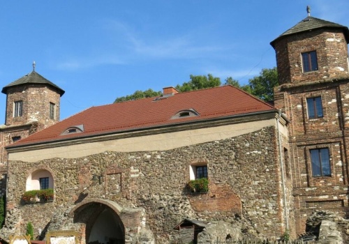 Mało znany zamek na Śląsku to hit na weekend. Ma podziemia i wieżę widokową