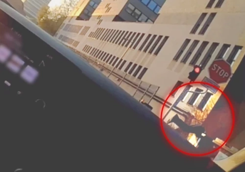 Uciekał przed policją z narkotykami. Katowiczanin ukrył się w śmietniku, ale wystawały z niego nogi