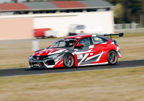 Samochód już… płynie – pierwszy Polak w Wyścigu do chmur na półmetku przygotowań