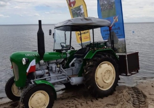 Pielgrzymka zabytkowymi traktorami z Polski do Watykanu i na Monte Cassino