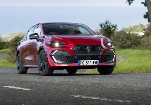 Renault odpala w Polsce najlepszą wersję Clio. Ma automat i zapewnia niemal 1500 km zasięgu