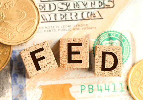 Fed przed decyzją. Rynek patrzy nie tylko na stopy, ale też na ton Powella, jego przyszłość i płynność