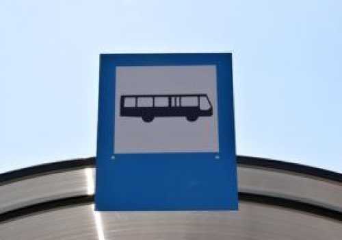 Mycie wiat przystankowych już po majówce