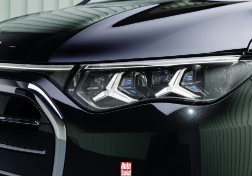 Najjaśniejsza z gwiazd wyceniona w Polsce. Oto ceny popisowego vana Mercedesa