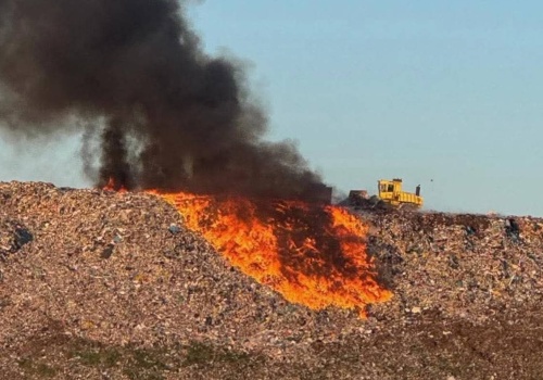 Pożar na wysypisku śmieci w Radomiu