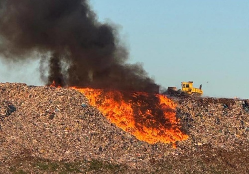 Pożar składowiska odpadów w Radomiu. 