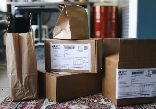 Paczka uszkodzona w transporcie – jak udokumentować szkodę i skutecznie dochodzić odszkodowania