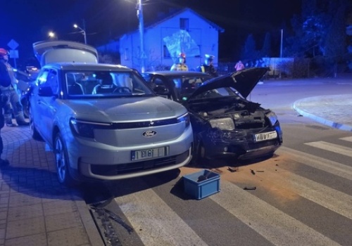 Pijany obywatel Ukrainy doprowadził do zderzenia z elektrycznym Fordem