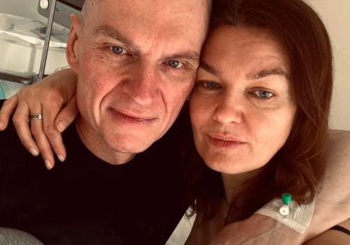 Andrzej Poczobut po uwolnieniu przechodzi szpitalne badania, a u jego boku czuwa żona Oksana