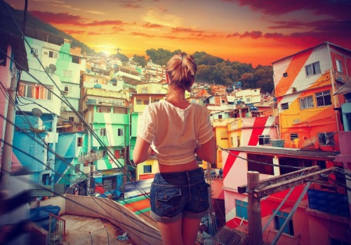 30, 40-latkowie podróżują, żeby »zaliczać« modne miejsca. „To dziś ważniejsze niż zakładanie rodziny. Turystyka to nowe szlachectwo i opium dla ludu, coroczna nagroda za wyzysk”