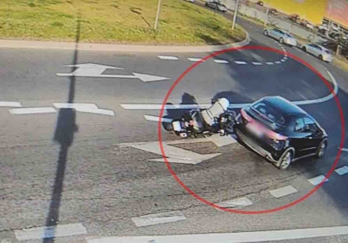 Zielona Góra. Wypadek z udziałem motocyklistki na rondzie (FILM)