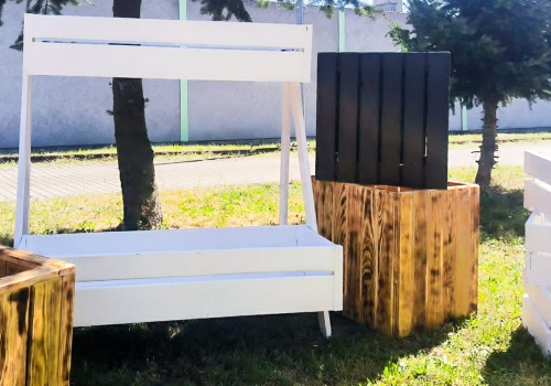 Drewniane skrzynki i donice z zakładu poprawczego trafiają na rynek. Inicjatywa łączy ekologię i resocjalizację