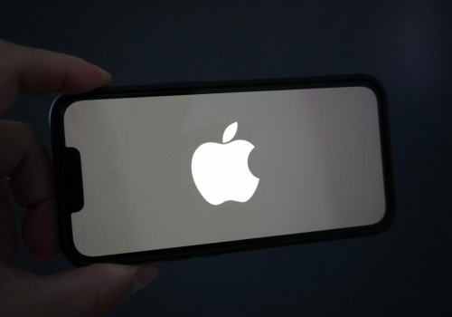 MacBook Ultra z OLED?! To będzie rewolucja