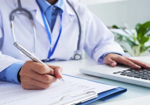 Rekordowa liczba dni na zwolnieniu lekarskim – 290,5 mln. Chorujemy coraz więcej i dłużej