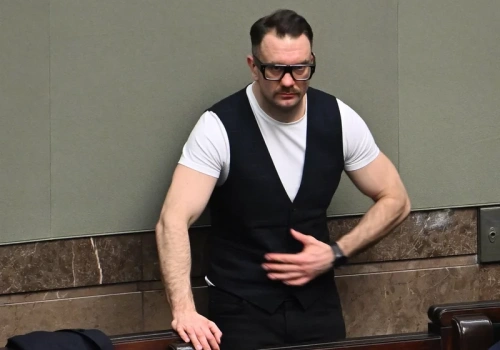 Poseł PiS zawalczy na gali freak fight? „Może dostanie po mordzie dla nauczki”