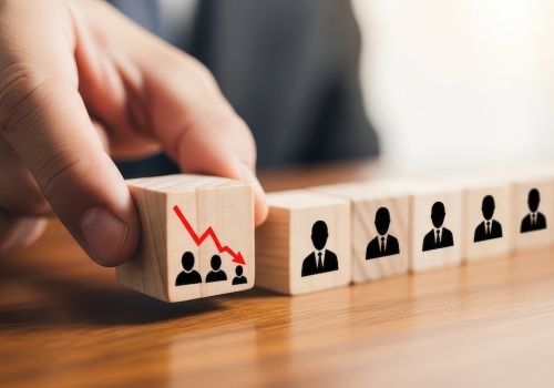 Zwolnienia w imię AI:  strategia czy panika?