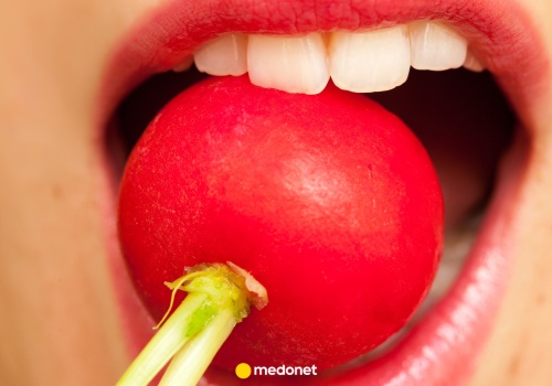 Kto nie może jeść rzodkiewki? Dietetyczka mówi wprost