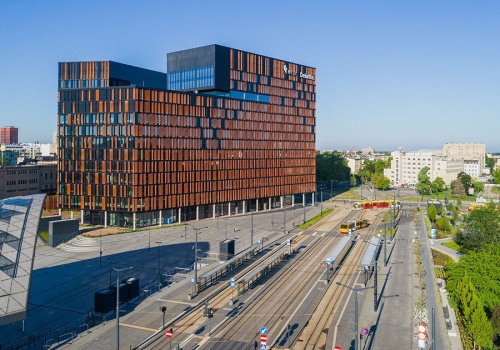 Helios przenosi centralę do Bramy Miasta