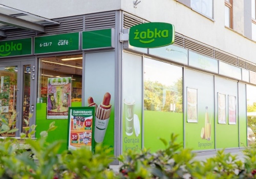 Grupa Żabka widzi miejsce na blisko 20 tys. sklepów w Polsce i testuje maszyny vendingowe