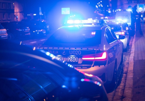 Potrącenie pieszej w Ostrowcu. 33-latka trafiła do szpitala w ciężkim stanie