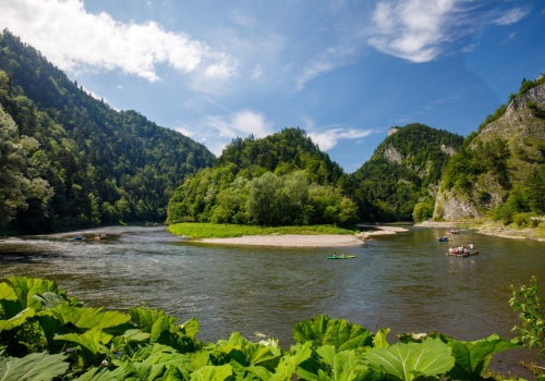 Polacy ruszą w góry na majówkę. Nie tylko Tatry mają coś do zaoferowania