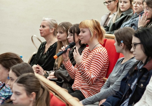 Młodzież debatowała z o tym, czy warto zostać w Elblągu