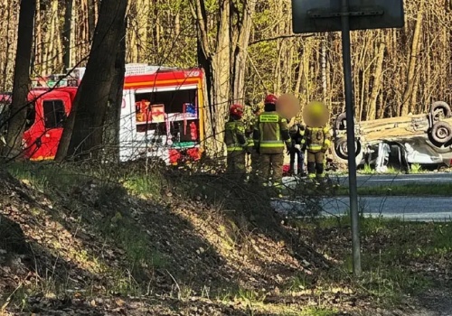 Cztery osoby poszkodowane. Wypadek na DK25