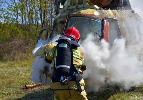 Śmigłowiec runął na ziemię, zapalił się las, a rannych szukano w rzece. Strażacy doskonalili swoje umiejętności
