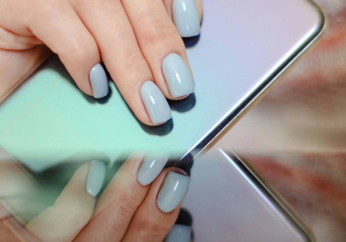 Kwadratowe paznokcie to hit tej wiosny! Oceniamy stylizacje gwiazd