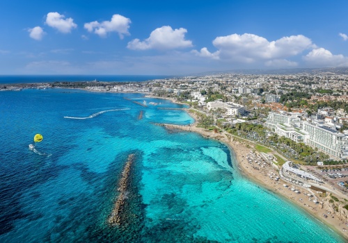 Urlop na Cyprze 🌊🏛️ Loty do Pafos i noclegi z basenem za 749 PLN 😍