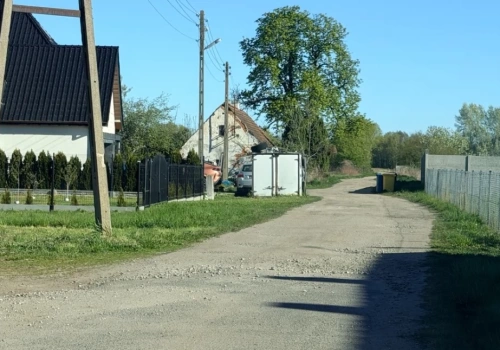 Spór o drogi. Gmina chce budować drogę dla dwóch domów. Mieszkańcy wskazują pilniejsze ulice