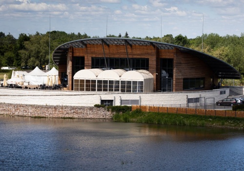 Zamiast tłumów nad morzem, wybierz perełkę nad Wisłą. Mówi się, że to 