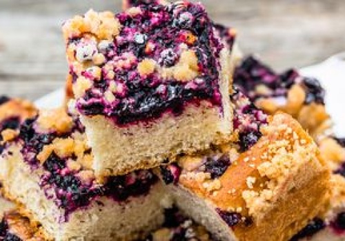 Na majówkę robię to ciasto z borówkami. Pyszne i łatwo je ze sobą zabrać