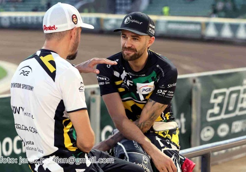 Żużel. Co za gest Jensena! Wytatuował się w akcji Łatwoganga! (WIDEO)