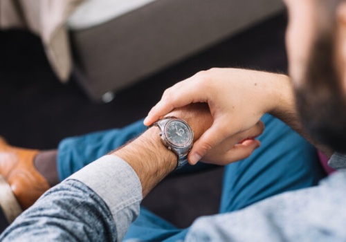 Rozmiar koperty zegarka – jak wybrać idealny do swojego nadgarstka?