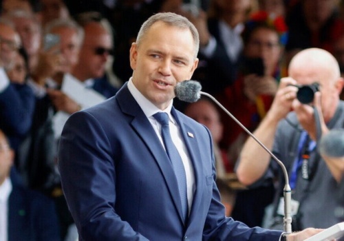 CBOS: w kwietniu Nawrocki liderem rankingu zaufania; na drugim miejscu ex aequo Kosiniak-Kamysz i Sikorski