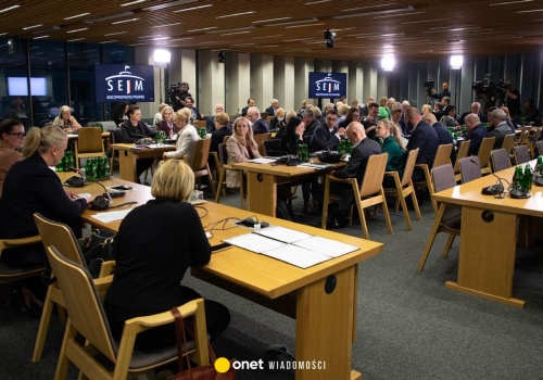 Nocne emocje na komisji w Sejmie. 