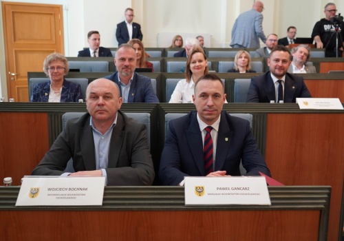 Wojna o władzę w dolnośląskim sejmiku: kluczowa sesja przełożona