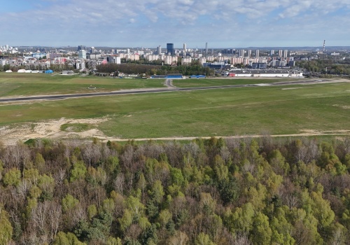 Muchowiec do odświeżenia. Rusza wielkie koszenie i modernizacja lotniska w Katowicach