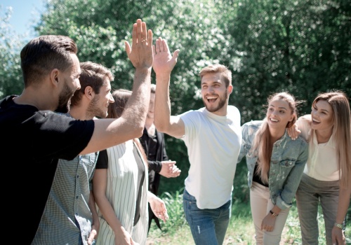 Team building czy impreza integracyjna – co lepiej sprawdzi się w Twojej firmie?