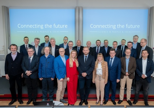 Jak przyspieszyć rozwój AI w Polsce? Connecting the Future przedstawia plan