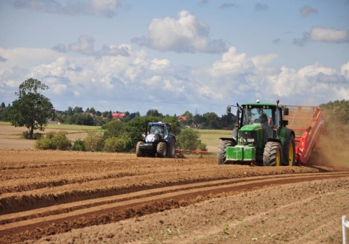 Chore pomysły unijnych urzędników znów uderzą w rolnictwo. „Rozwiązanie błędne i szkodliwe społecznie”