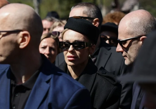 Wymowny gest na pogrzebie Łukasza Litewki. Tak Doda pożegnała posła