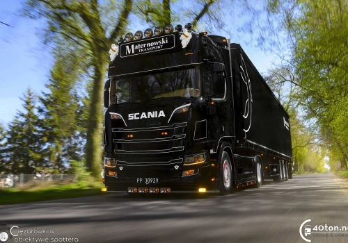 Od szycia firanek po szkole po piękną, nową Scanię R590 – Sesja Miesiąca 04/2026