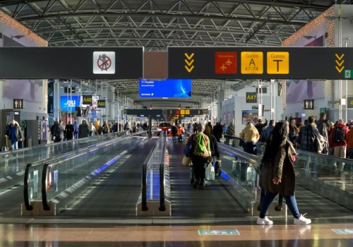 Połowa samolotów nie odleci. Tutaj turystów czekają utrudnienia